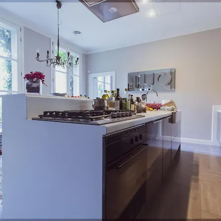 Вилла Designed Luxury Loft With Private Exclusive Garden *